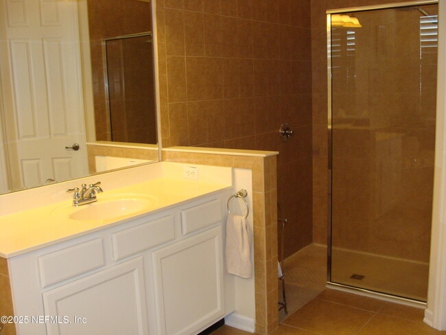 Building Photo - 660 Porta Rosa Circle