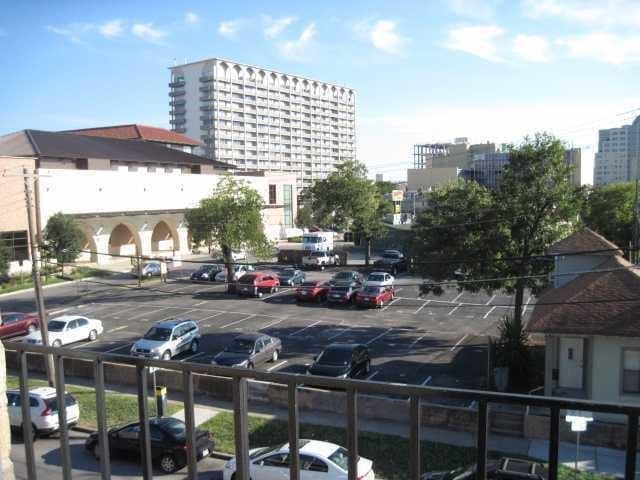 Building Photo - 2000 Whitis Ave