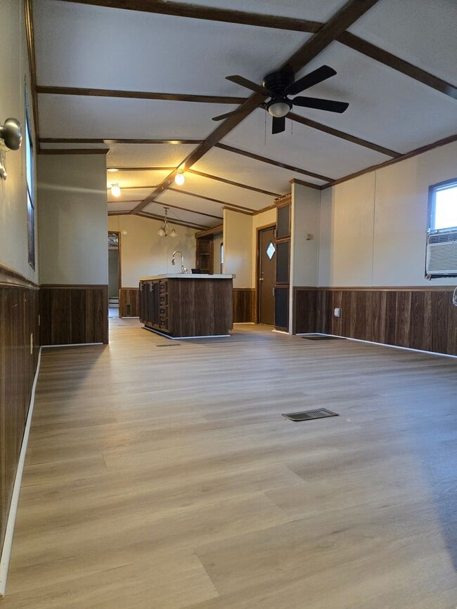 Building Photo - 3 bedroom, 2 bath Mobile Home in Yorktowne