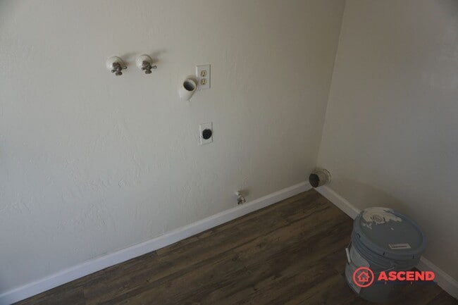 Building Photo - 326 Belle Ave