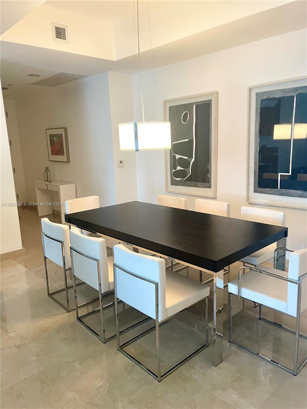 Building Photo - 15811 Collins Ave