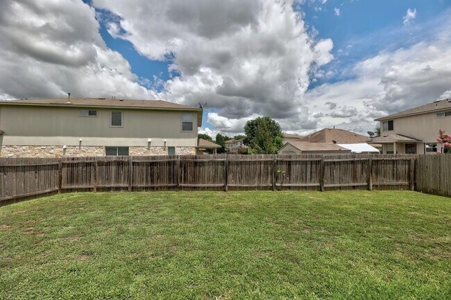 Building Photo - 505 Woodsorrel Way