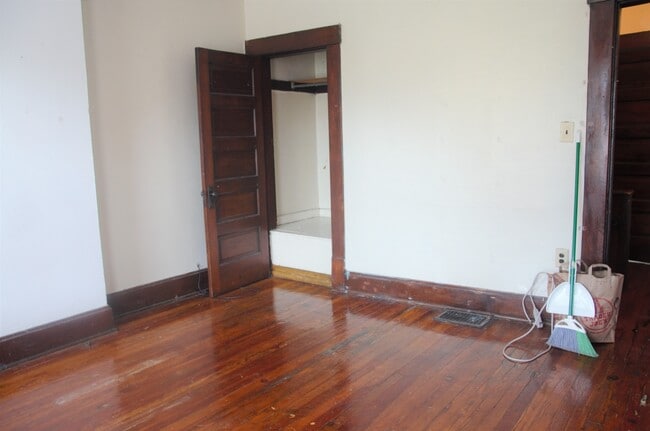 Building Photo - 87 W 1st Ave