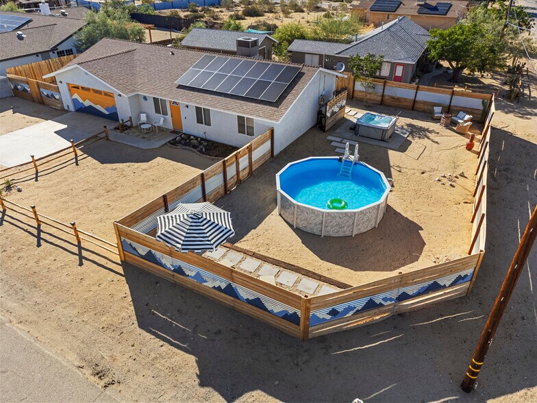 Building Photo - 61894 Valley View Cir