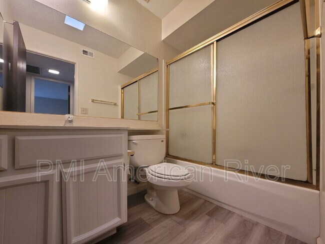 Building Photo - 9138 Nasreen Dr