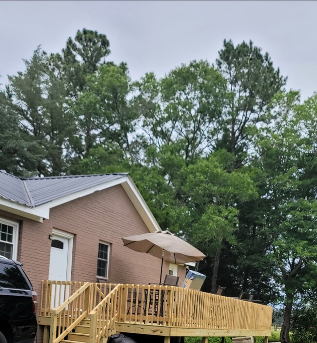 Beautiful 30ft deck - 537 Stevenson Rd