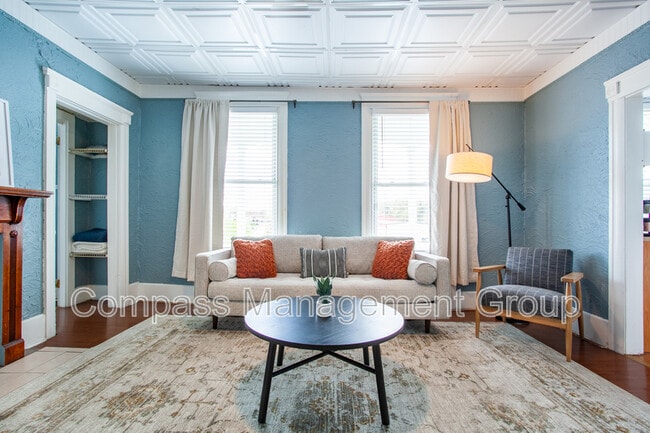 Building Photo - 813 Hall of Fame Dr