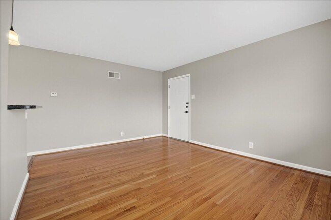 Building Photo - Heck'n Hopeful