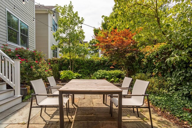 Building Photo - Fully Furnished Luxury Townhome | Walk to Downtown Princeton | 3 Beds | 3.5 Baths