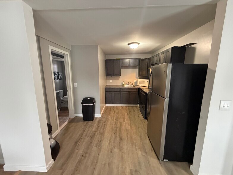 Building Photo - 490 Boswell Ave