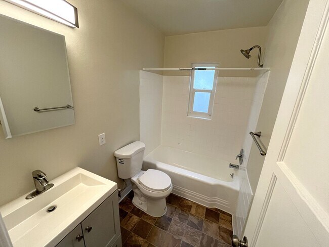 Interior Photo - 478 Landfair Ave