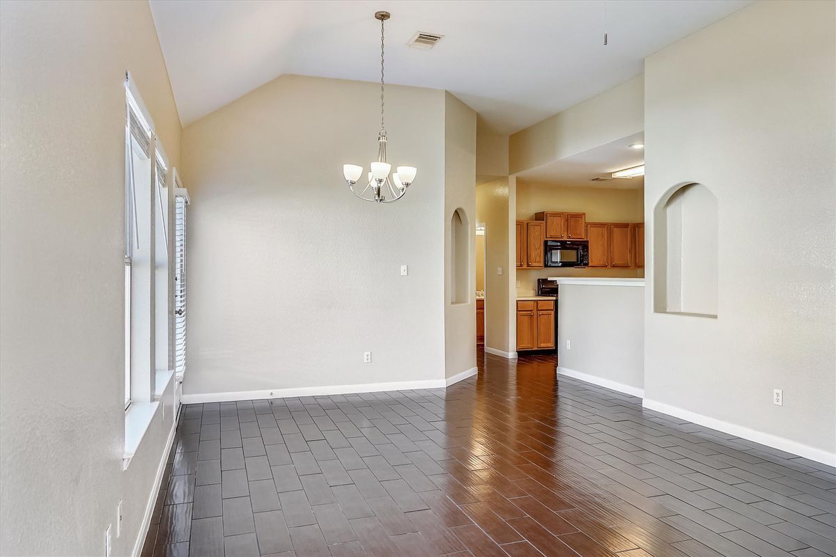 Building Photo - 2858 Southampton Way