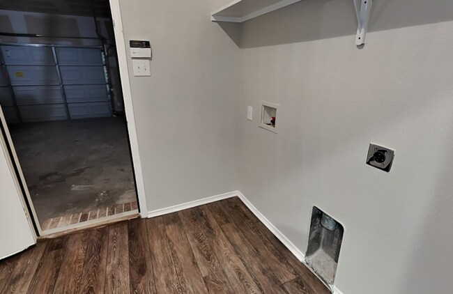 Building Photo - 12509 Patnoe Dr
