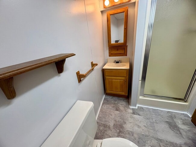 Building Photo - 3 Bedroom 2 Bathroom Cape Cod Available in York!