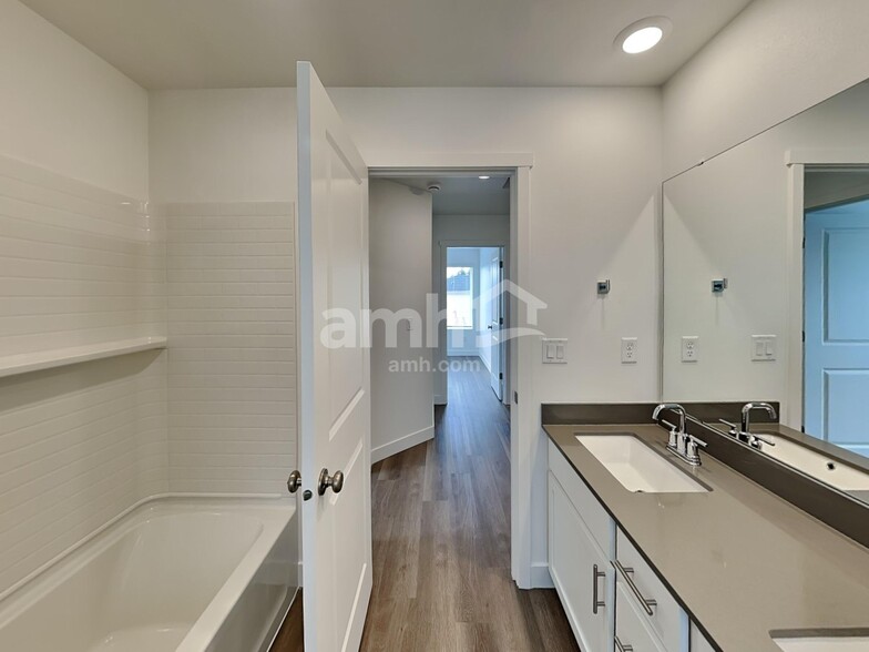 Building Photo - 963 Grafton Ridge Dr