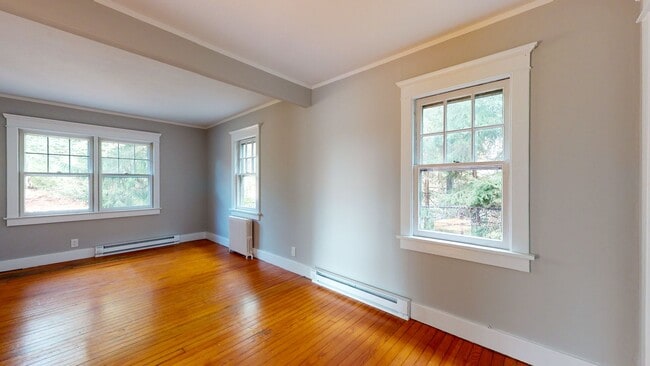 Building Photo - Spacious One Bedroom Cottage in Greenwich