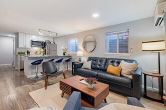 Building Photo - Capitol Hill