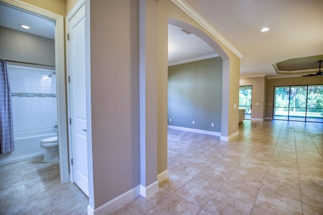 Building Photo - Annual Unfurnished Single-Family Home located in Bellacina at Casey Key with Resort-like Amenities!