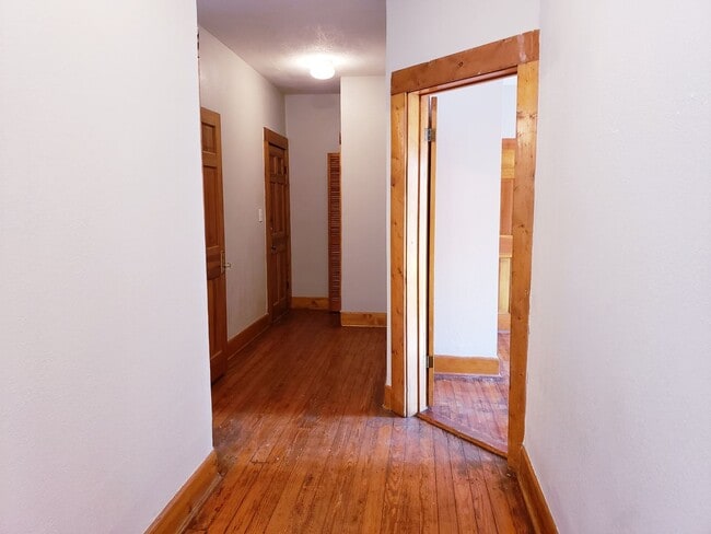 Building Photo - 2 Bedroom, 1 Bath Apartment in Munger Plac...