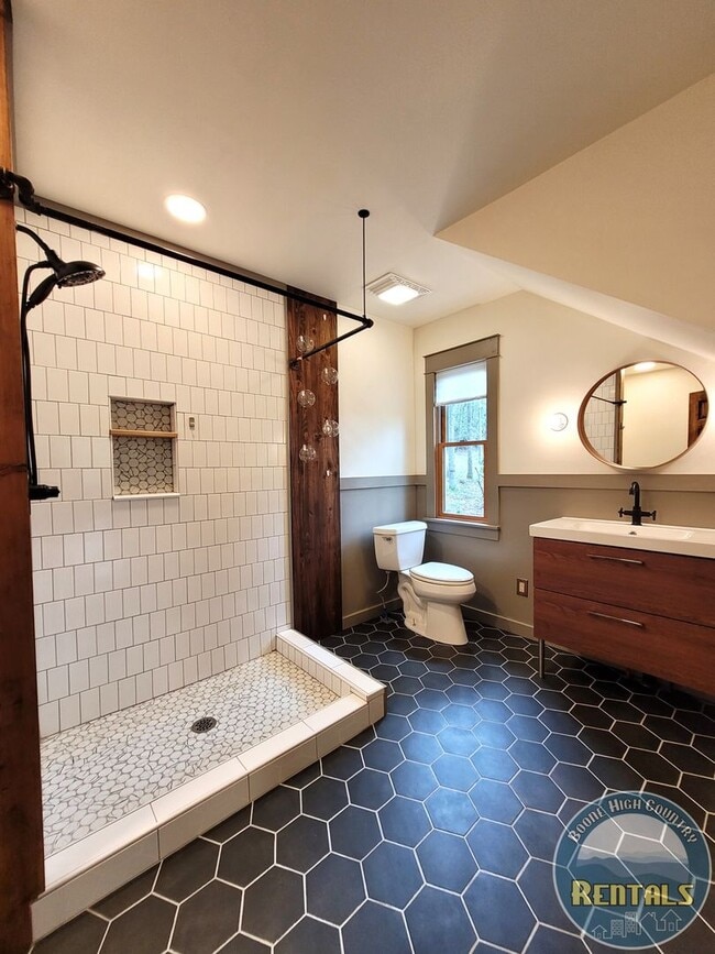 Building Photo - Beautiful 1 Bedroom Home with a Loft