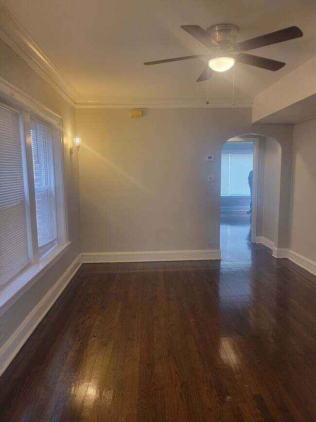 Building Photo - 7918 S Essex Ave