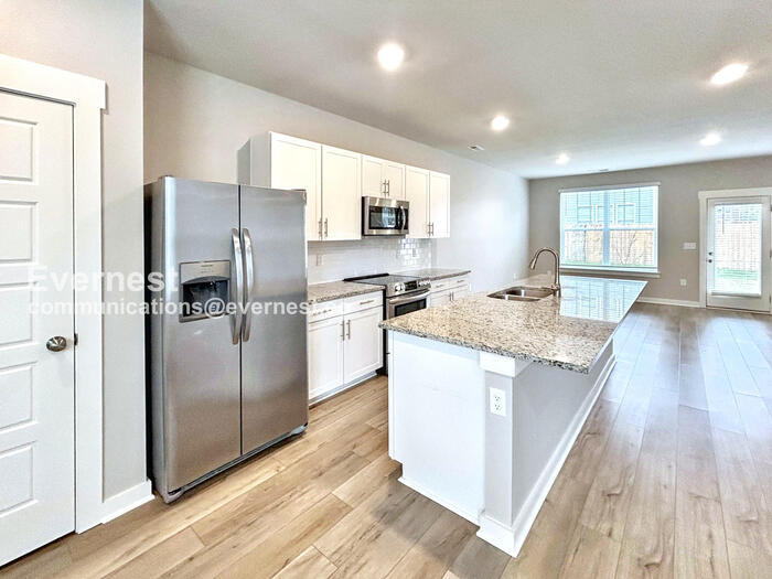 Building Photo - 1731 Frodo Wy