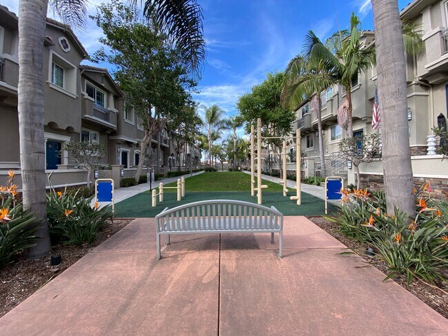 Building Photo - Great Tri-Level Townhome in Coastal Carlsbad Location!