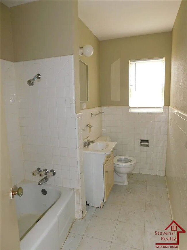Building Photo - 1512 NW 43rd St
