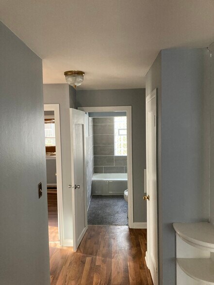 Building Photo - 4631 W Midland Dr