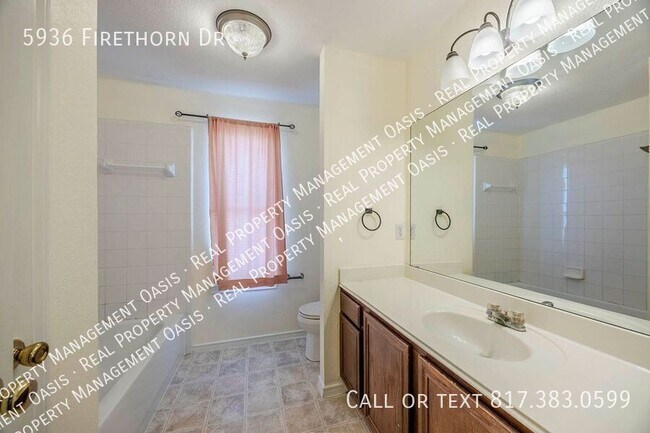 Building Photo - 5936 Firethorn Dr
