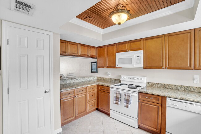 Building Photo - 4640 Chantelle Dr