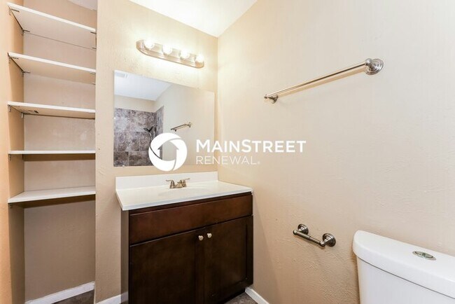 Building Photo - 4 Bedroom Pet-Friendly Home in Arlington, TX with Main Street Renewal