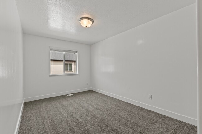 Building Photo - NT 3410