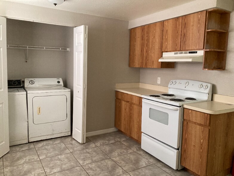 Building Photo - 2605 E 26th Ave