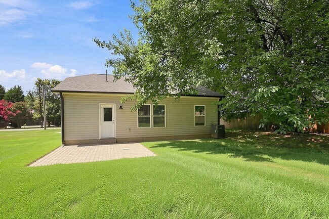 Building Photo - 515 Correll St