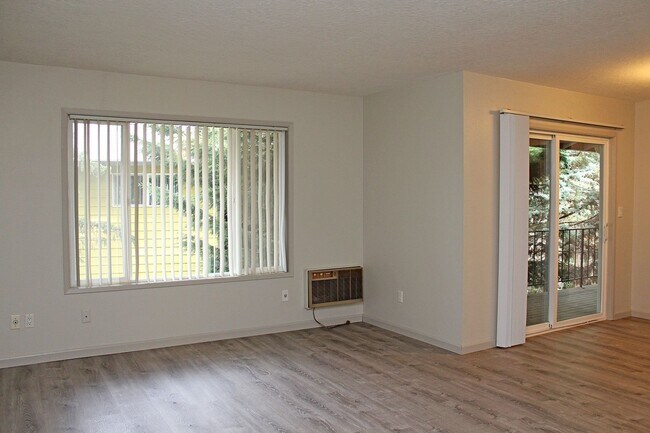 Building Photo - 6755-6755 SW Terri Ct