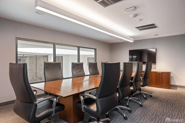 Building Photo - 318 Main St