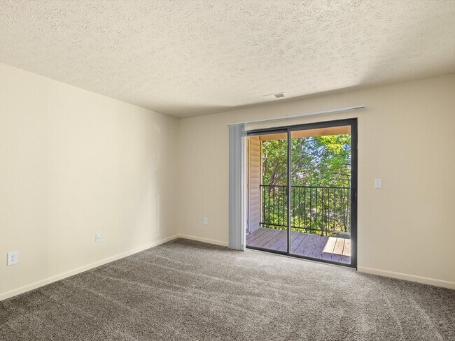Building Photo - Live 5 Minutes from HONDA********** Rent $1324/mo*********Restaurants and Grocery Around the corner