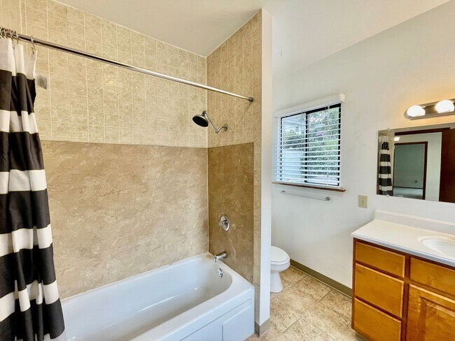 Building Photo - 2412 SE Belmont St