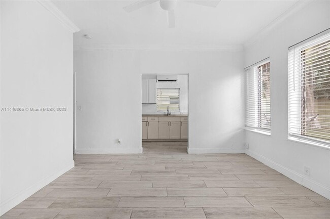 Building Photo - 2822 Pine Tree Dr