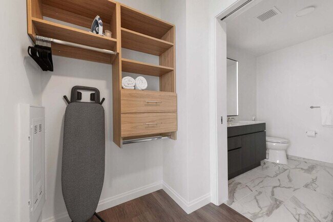 Building Photo - 1000 S Michigan Ave