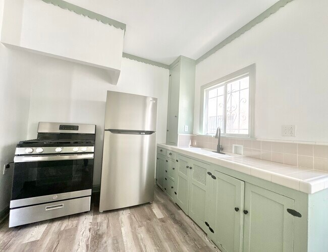 Building Photo - 1329 2nd Ave