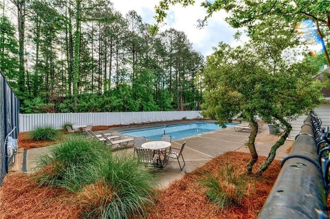 Building Photo - 5527 Bridge Pointe Dr