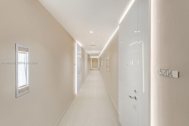 Building Photo - 1000 Brickell Plaza