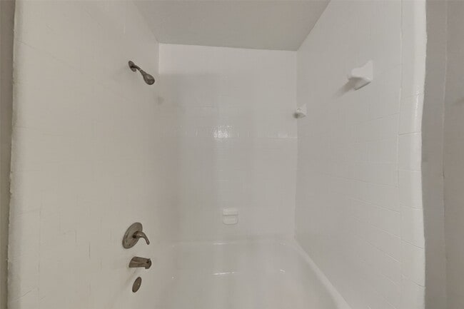 Building Photo - 1511 Miller Ave