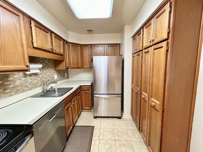 Building Photo - 10714 Kings Riding Way