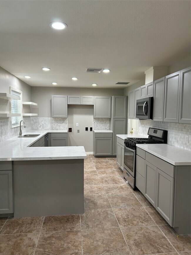 Building Photo - 10233 Moorberry Ln