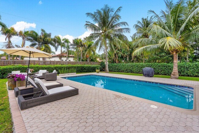 Building Photo - 2021 NW 3rd Ave