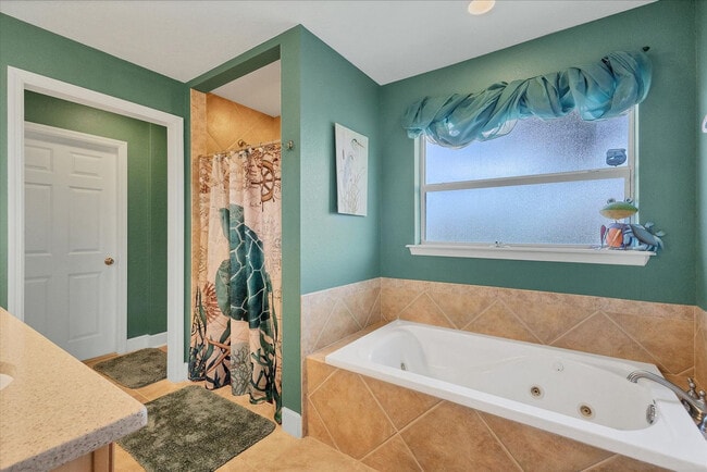 Building Photo - 15736 Lakeland Cir