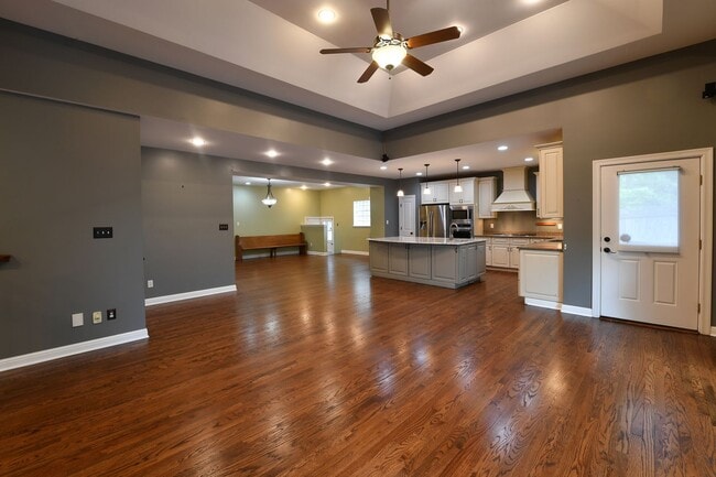 Building Photo - Kirkwood 5 bedroom / 3 full bathroom home